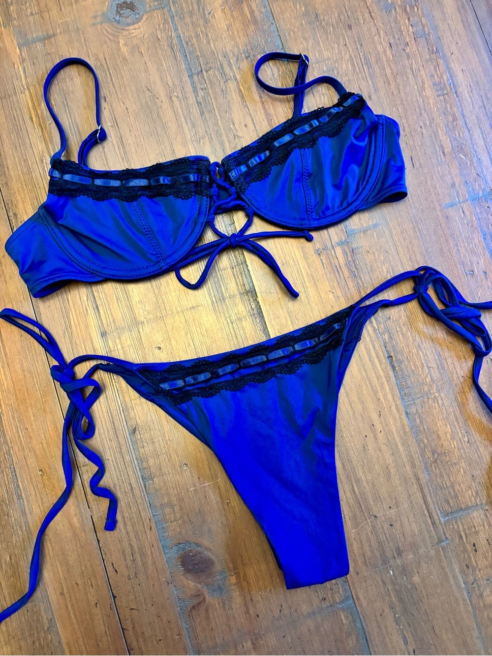 NWOT frankies bikinis x Sydney Sweeney Rome bikini set - Picture 5 of 16